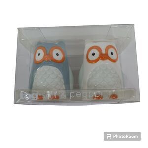 Tag owl salt & pepper shakers new open box ceramic 2.75 inches tall Grey white